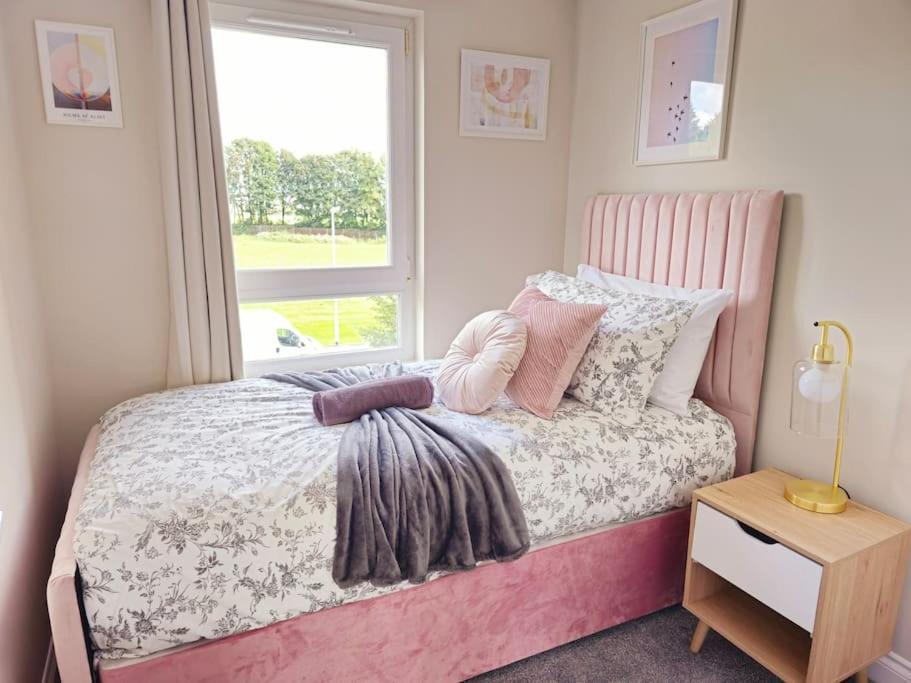 Modern 5 Bedroom Townhouse With Free Parking Glasgow Extérieur photo