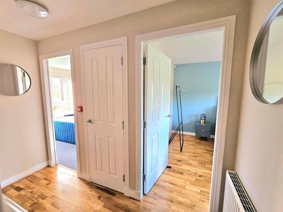 Modern 5 Bedroom Townhouse With Free Parking Glasgow Extérieur photo