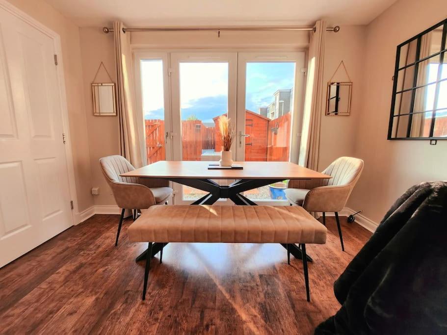 Modern 5 Bedroom Townhouse With Free Parking Glasgow Extérieur photo