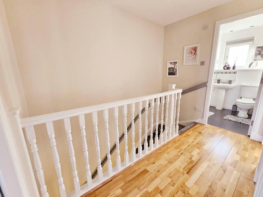 Modern 5 Bedroom Townhouse With Free Parking Glasgow Extérieur photo