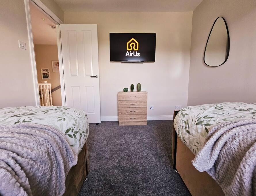 Modern 5 Bedroom Townhouse With Free Parking Glasgow Extérieur photo