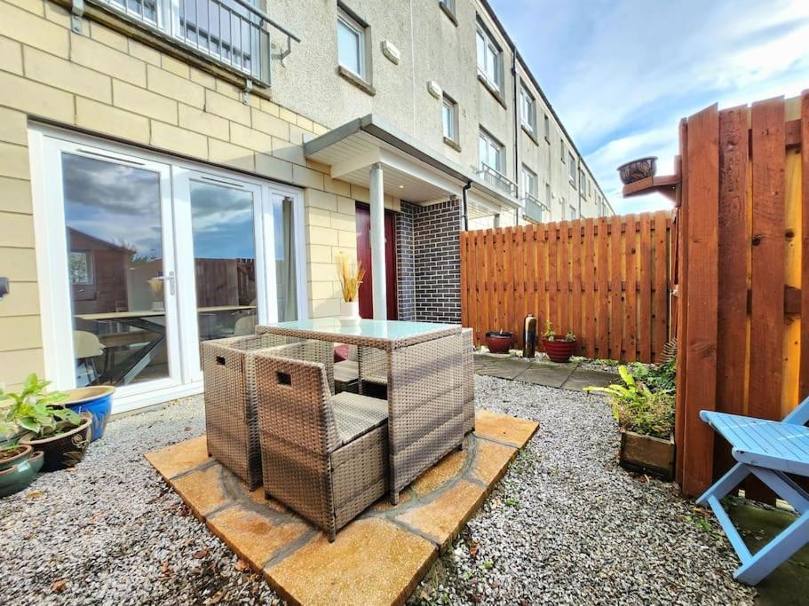 Modern 5 Bedroom Townhouse With Free Parking Glasgow Extérieur photo
