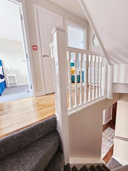 Modern 5 Bedroom Townhouse With Free Parking Glasgow Extérieur photo