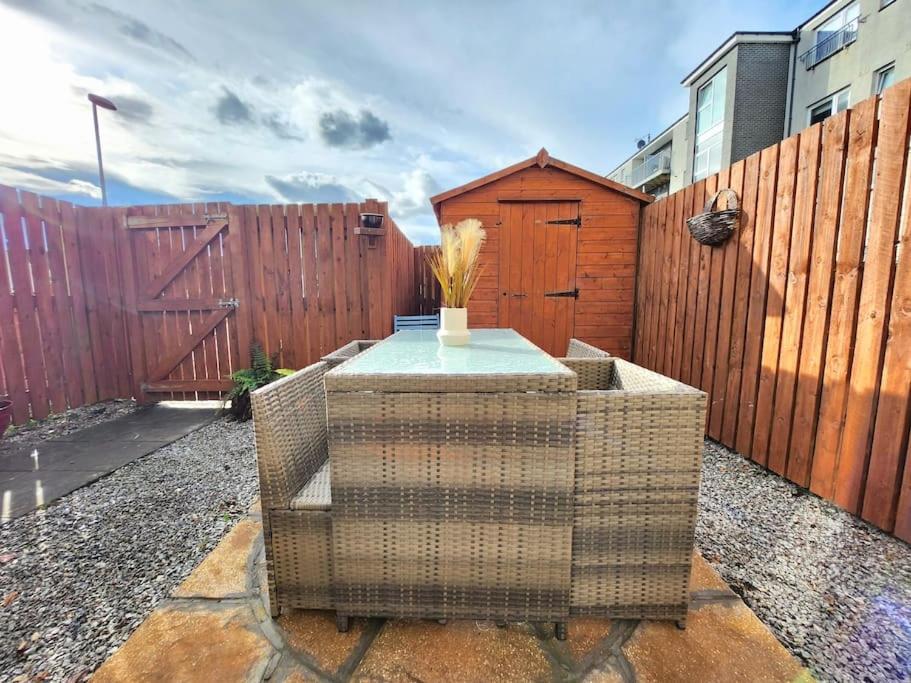 Modern 5 Bedroom Townhouse With Free Parking Glasgow Extérieur photo