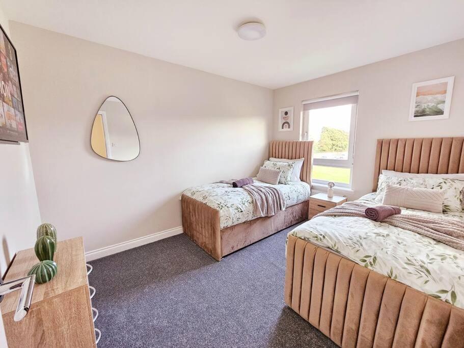 Modern 5 Bedroom Townhouse With Free Parking Glasgow Extérieur photo
