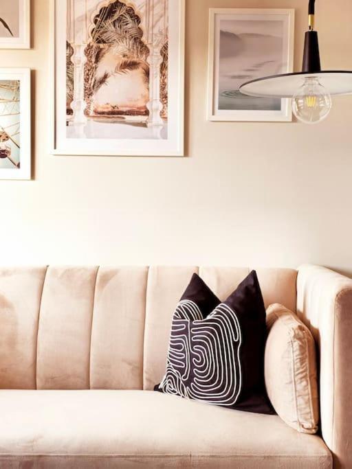 Modern 5 Bedroom Townhouse With Free Parking Glasgow Extérieur photo