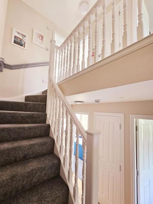 Modern 5 Bedroom Townhouse With Free Parking Glasgow Extérieur photo