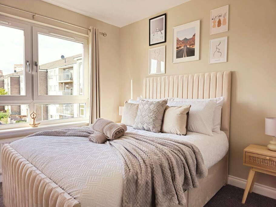 Modern 5 Bedroom Townhouse With Free Parking Glasgow Extérieur photo